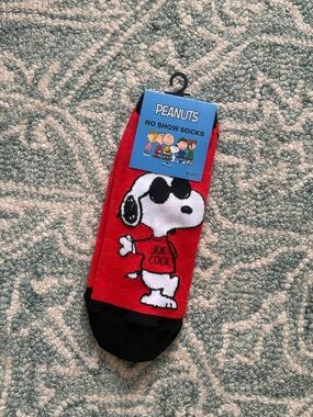 Peanuts Joe Cool Snoopy No Show Socks - Red & Black
